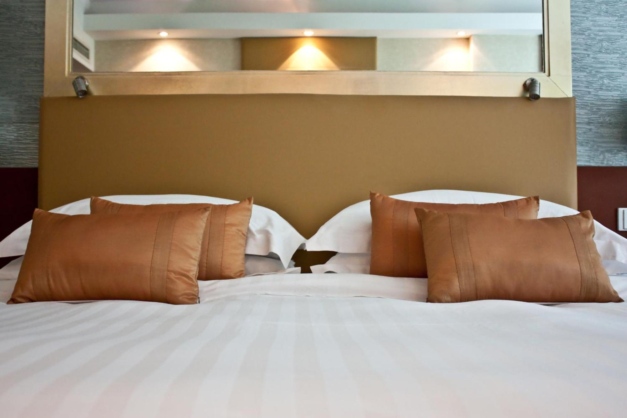 Hotel Rosewood Near Delhi Airport 4*